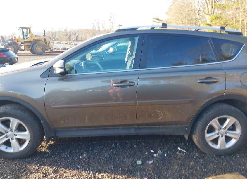 Photo 15 of 2014 Toyota Rav4 XLE (VIN 2T3RFREV1EW164648)