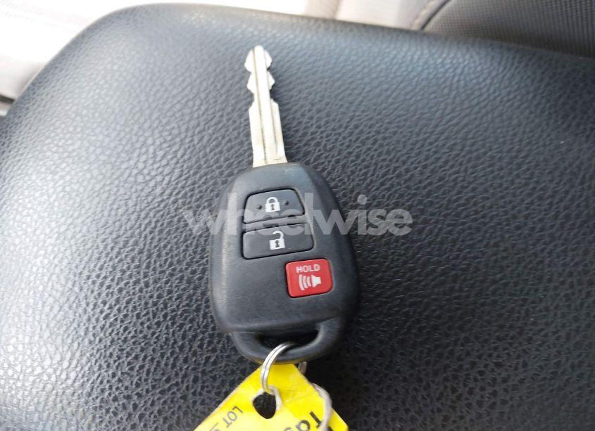 Photo 11 of 2014 Toyota Rav4 XLE (VIN 2T3RFREV1EW196547)