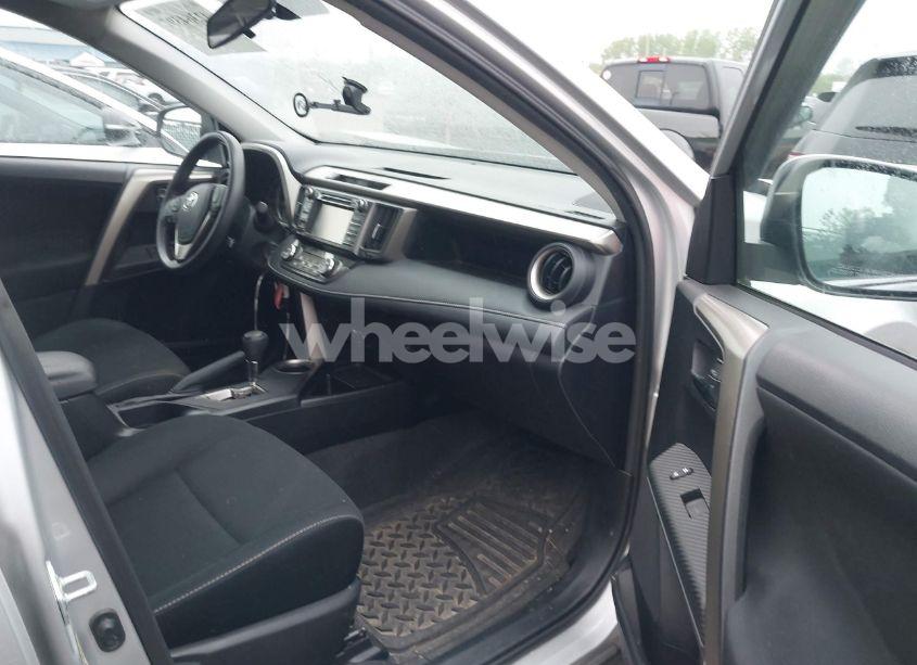 Photo 5 of 2015 Toyota Rav4 XLE (VIN 2T3RFREV1FW261589)