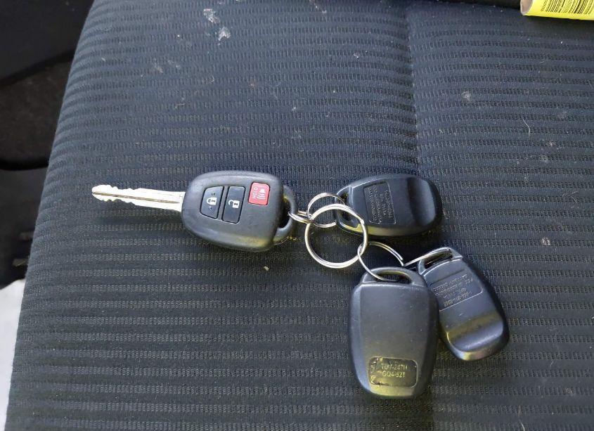 Photo 11 of 2015 Toyota Rav4 XLE (VIN 2T3RFREV1FW377391)