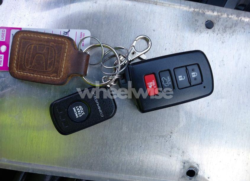 Photo 11 of 2016 Toyota Rav4 XLE (VIN 2T3RFREV1GW410956)