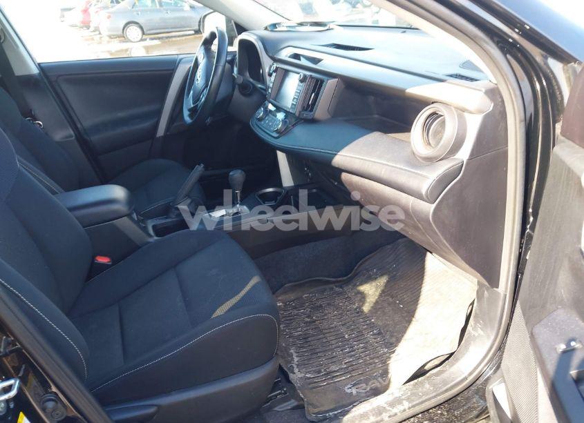 Photo 5 of 2016 Toyota Rav4 XLE (VIN 2T3RFREV1GW410956)