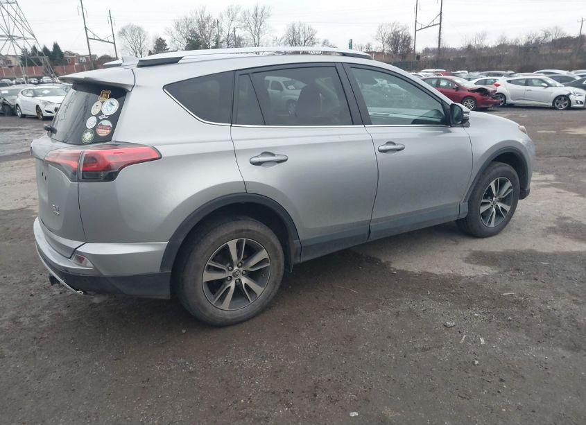 Photo 4 of 2016 Toyota Rav4 XLE (VIN 2T3RFREV1GW484068)