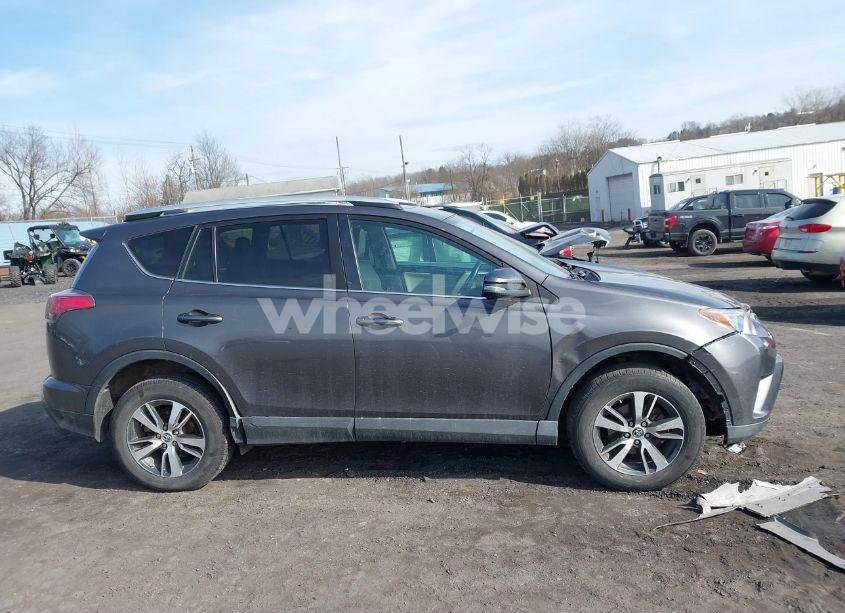 Photo 13 of 2016 Toyota Rav4 XLE (VIN 2T3RFREV1GW512127)