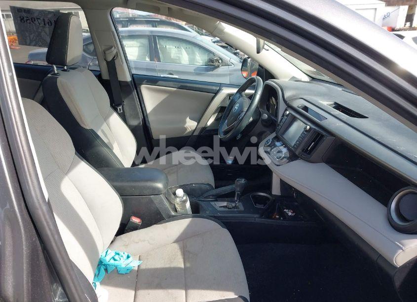 Photo 5 of 2016 Toyota Rav4 XLE (VIN 2T3RFREV1GW512127)