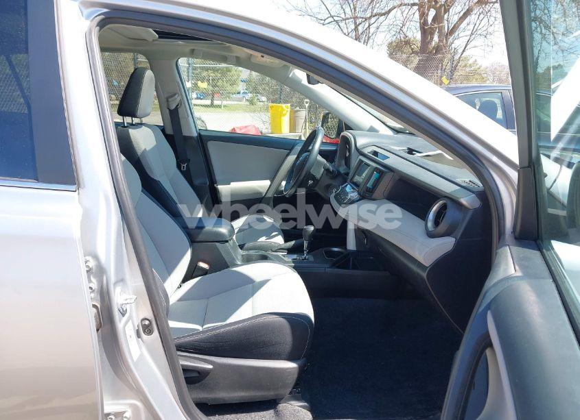 Photo 5 of 2017 Toyota Rav4 XLE (VIN 2T3RFREV1HW561295)