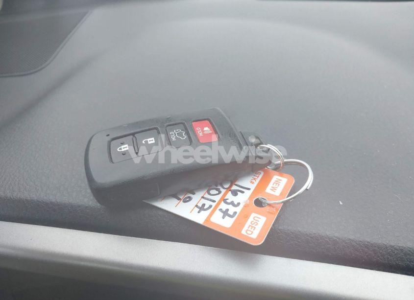 Photo 11 of 2017 Toyota Rav4 XLE (VIN 2T3RFREV1HW607756)