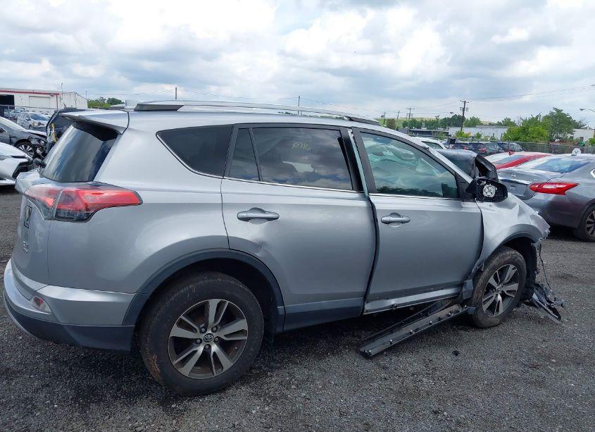 Photo 13 of 2017 Toyota Rav4 XLE (VIN 2T3RFREV1HW649490)