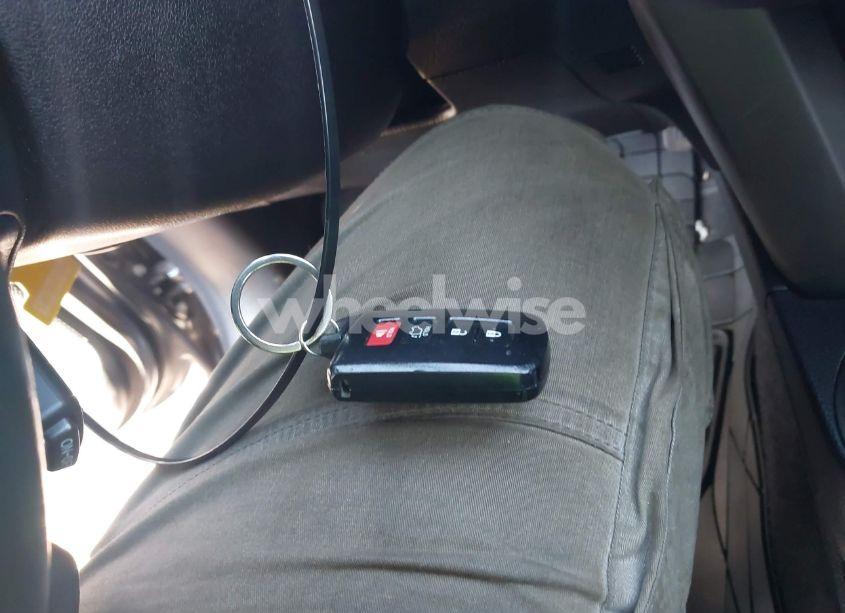 Photo 11 of 2018 Toyota Rav4 XLE (VIN 2T3RFREV1JW735081)