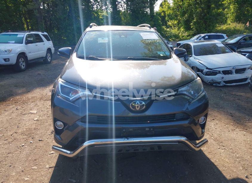 Photo 12 of 2018 Toyota Rav4 XLE (VIN 2T3RFREV1JW735081)
