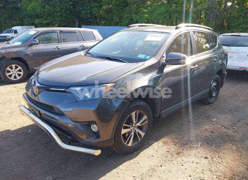 Photo 2 of 2018 Toyota Rav4 XLE (VIN 2T3RFREV1JW735081)