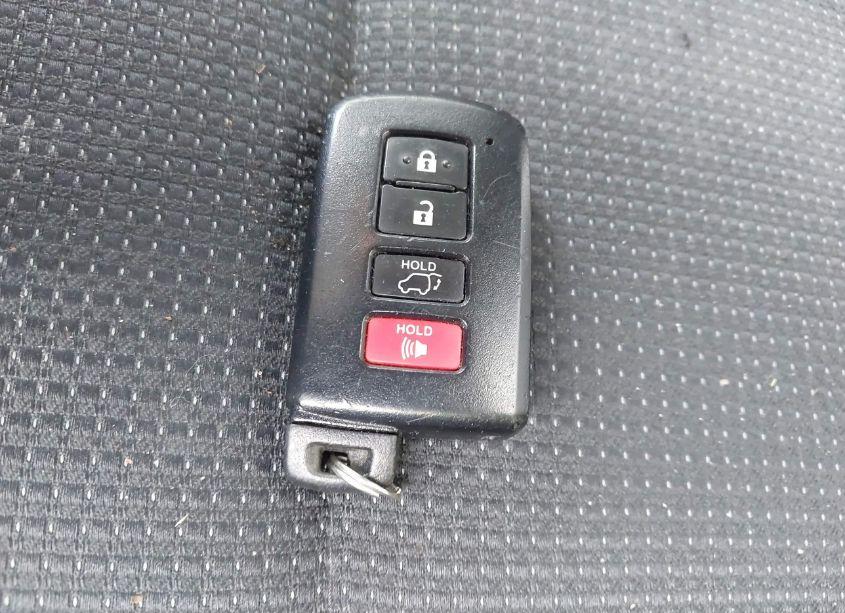 Photo 11 of 2018 Toyota Rav4 ADVENTURE/XLE (VIN 2T3RFREV1JW738515)