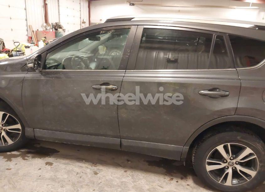 Photo 14 of 2018 Toyota Rav4 ADVENTURE/XLE (VIN 2T3RFREV1JW788704)