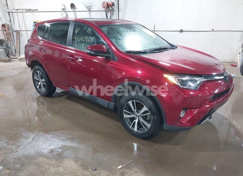 2018 Toyota Rav4 XLE (VIN 2T3RFREV1JW793515) main photo