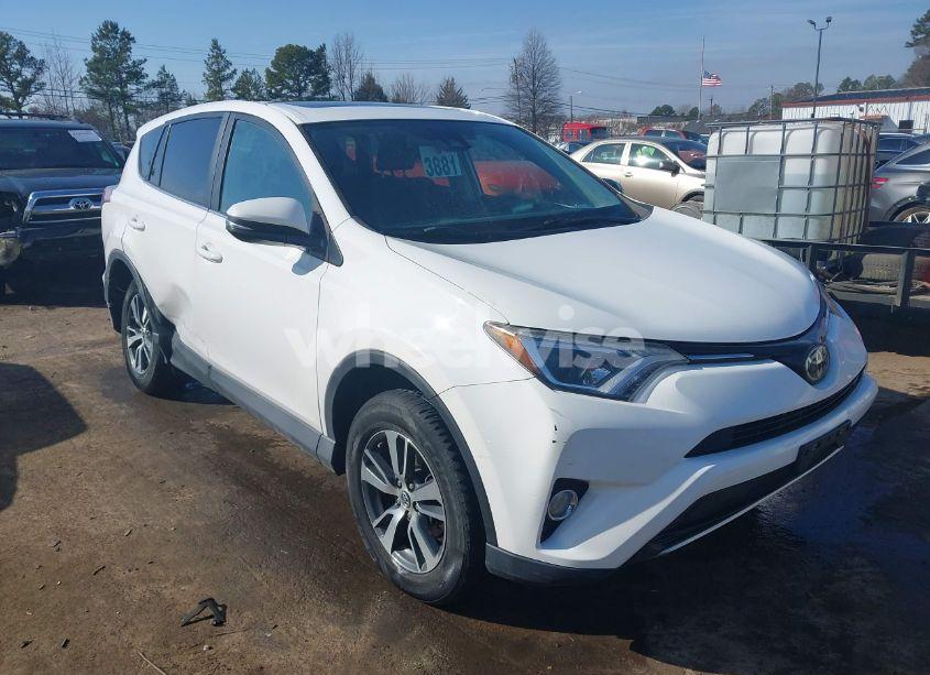 2018 Toyota Rav4 XLE (VIN 2T3RFREV1JW806022) main photo