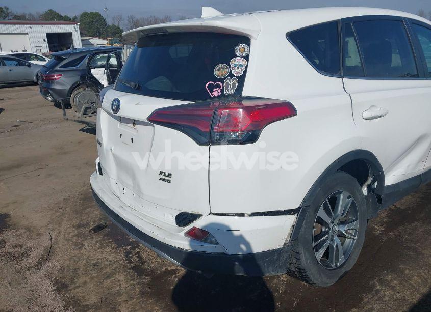 Photo 17 of 2018 Toyota Rav4 XLE (VIN 2T3RFREV1JW806022)