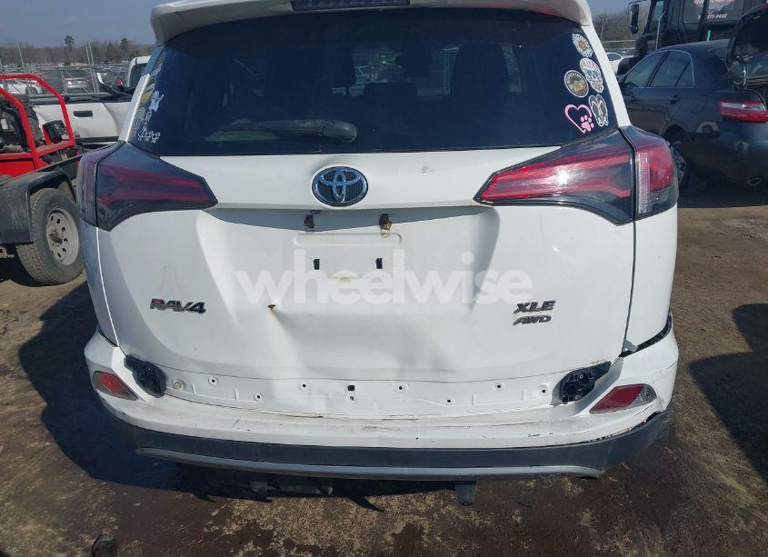 Photo 18 of 2018 Toyota Rav4 XLE (VIN 2T3RFREV1JW806022)