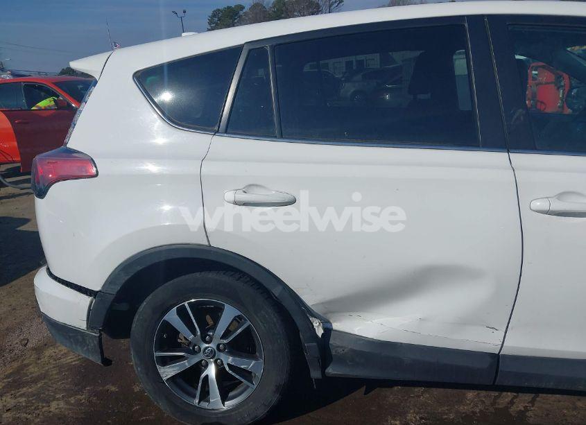 Photo 6 of 2018 Toyota Rav4 XLE (VIN 2T3RFREV1JW806022)