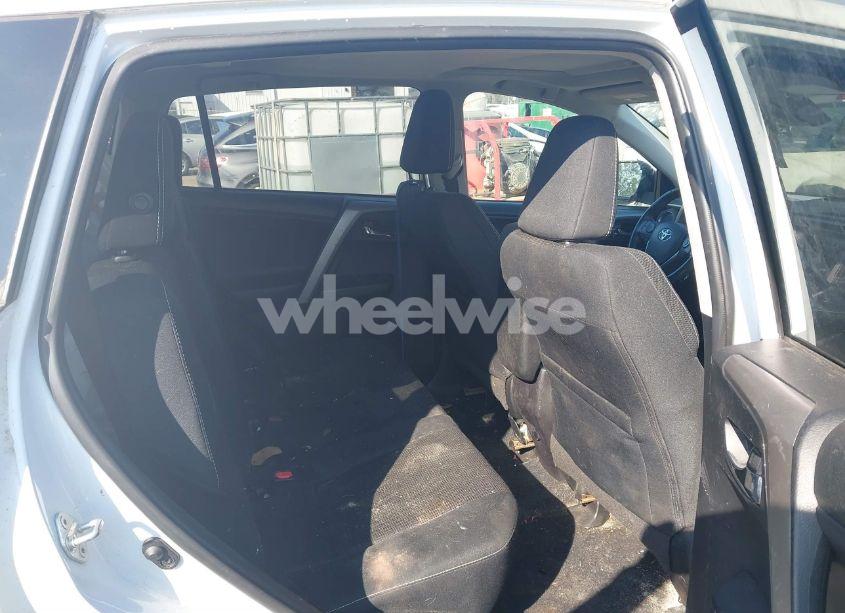 Photo 8 of 2018 Toyota Rav4 XLE (VIN 2T3RFREV1JW806022)