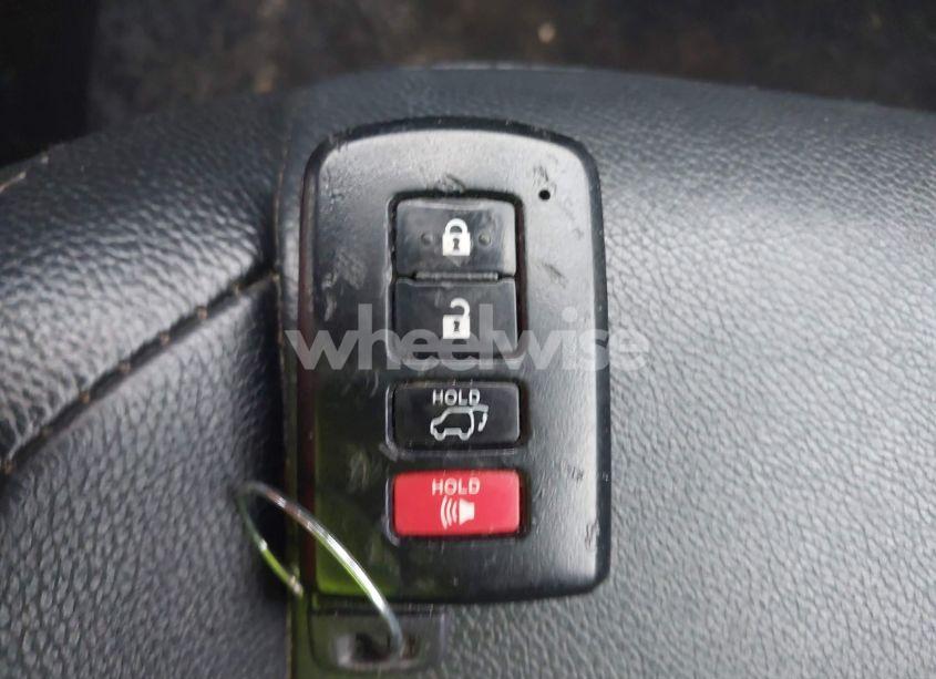 Photo 11 of 2018 Toyota Rav4 ADVENTURE/XLE (VIN 2T3RFREV1JW839196)