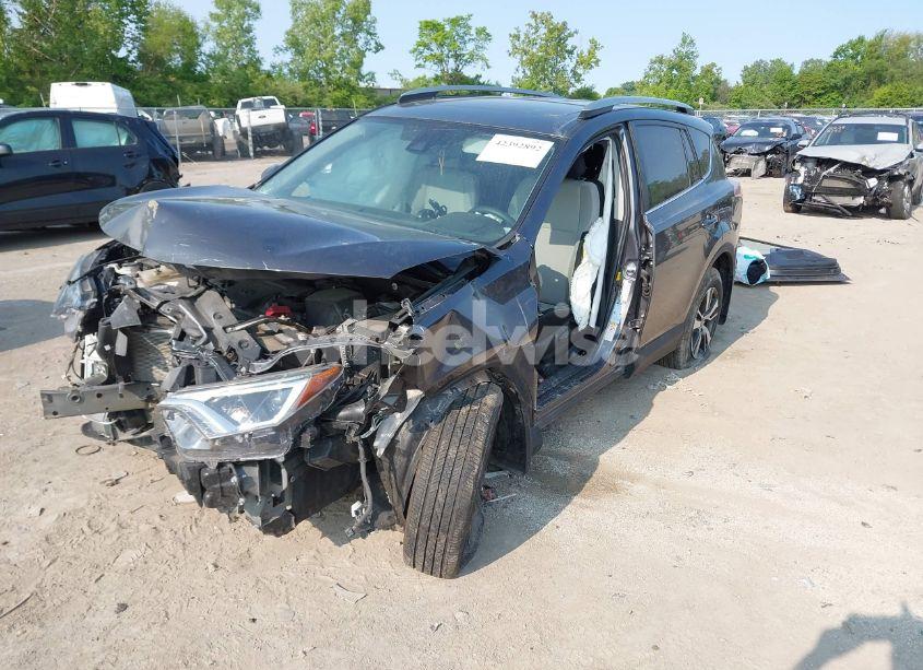 Photo 2 of 2018 Toyota Rav4 XLE (VIN 2T3RFREV1JW851476)