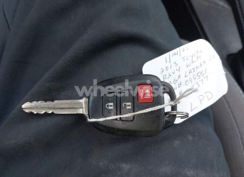 Photo 11 of 2013 Toyota Rav4 XLE (VIN 2T3RFREV2DW099551)