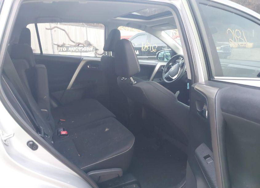 Photo 8 of 2014 Toyota Rav4 XLE (VIN 2T3RFREV2EW179790)