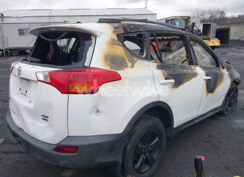 Photo 4 of 2014 Toyota Rav4 XLE (VIN 2T3RFREV2EW202260)