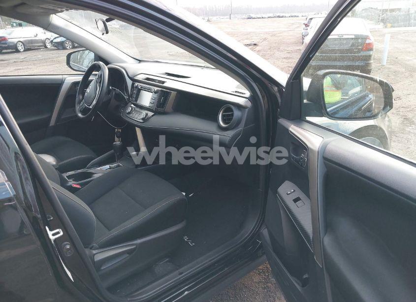 Photo 5 of 2015 Toyota Rav4 XLE (VIN 2T3RFREV2FW230559)