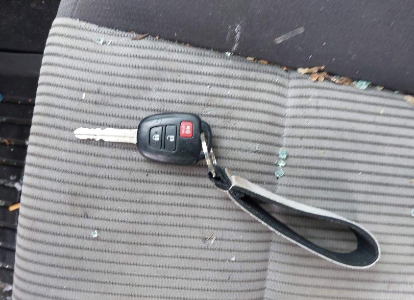 Photo 11 of 2015 Toyota Rav4 XLE (VIN 2T3RFREV2FW262539)