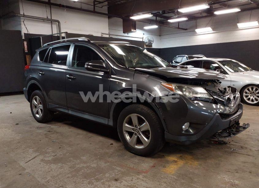 2015 Toyota Rav4 XLE (VIN 2T3RFREV2FW390280) main photo