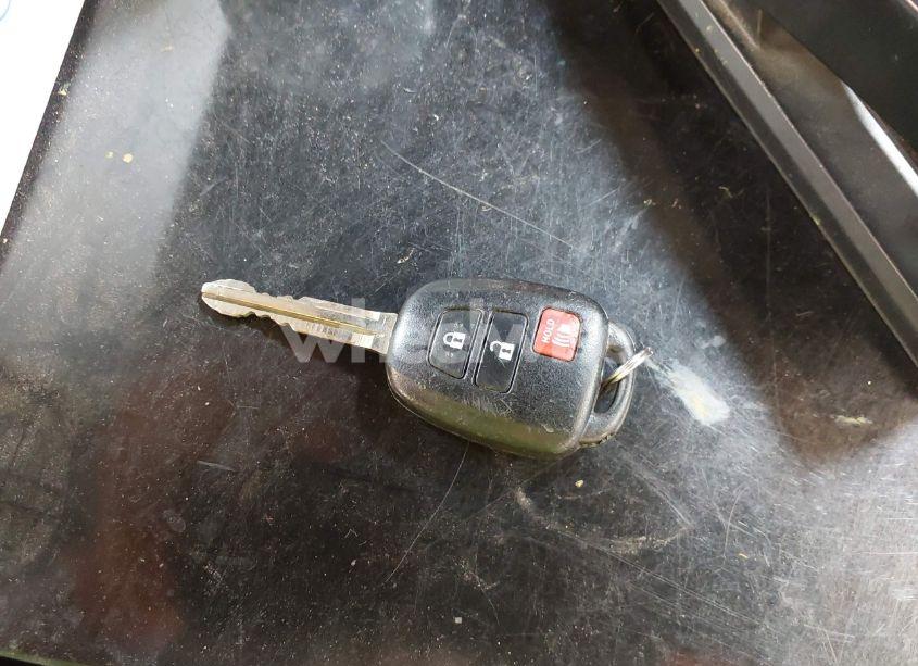 Photo 11 of 2015 Toyota Rav4 XLE (VIN 2T3RFREV2FW390280)