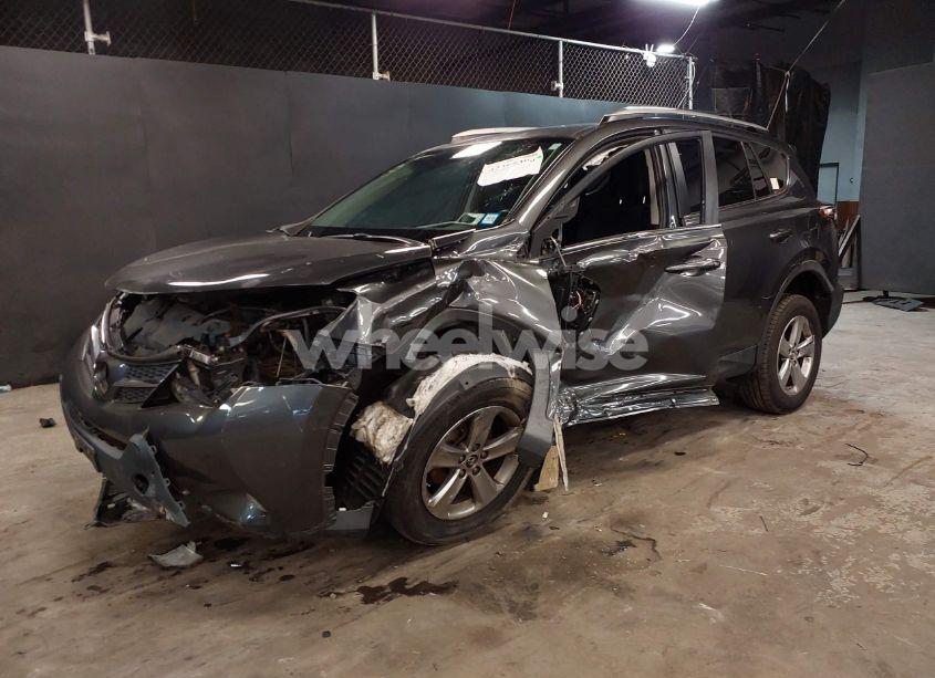 Photo 2 of 2015 Toyota Rav4 XLE (VIN 2T3RFREV2FW390280)