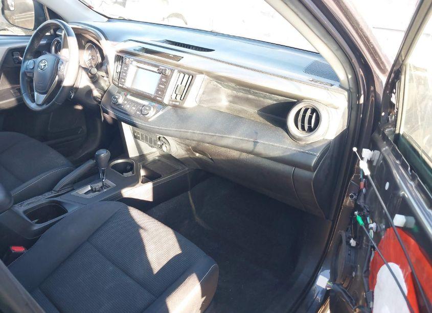 Photo 5 of 2016 Toyota Rav4 XLE (VIN 2T3RFREV2GW449748)