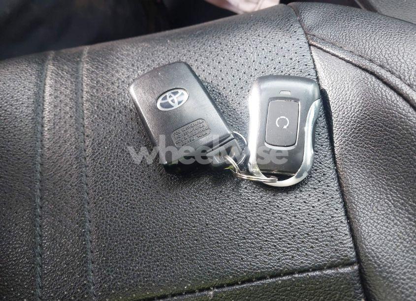 Photo 11 of 2016 Toyota Rav4 XLE (VIN 2T3RFREV2GW458000)