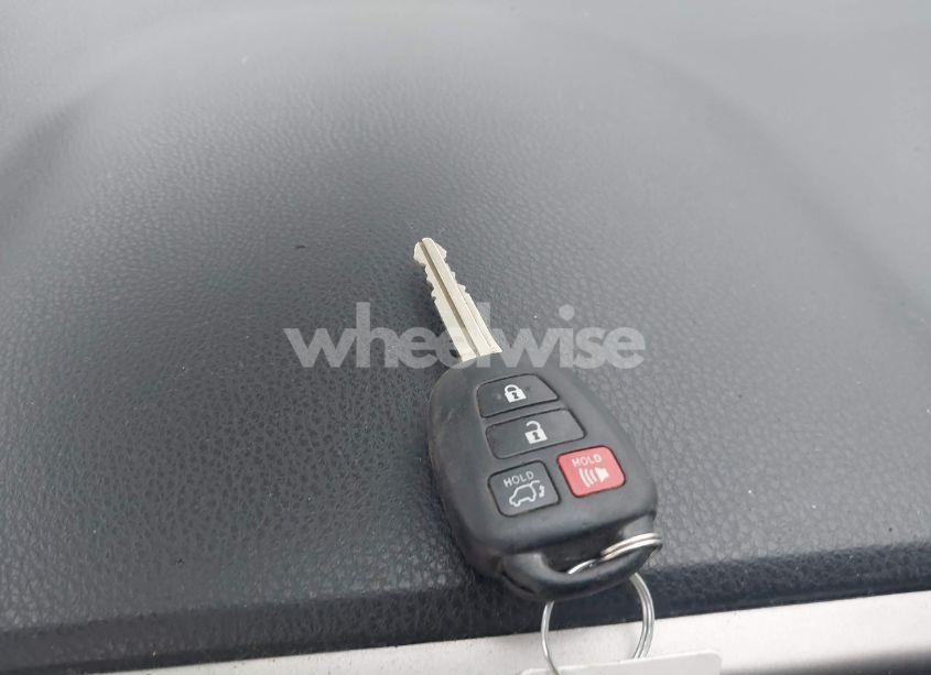 Photo 11 of 2016 Toyota Rav4 XLE (VIN 2T3RFREV2GW492714)