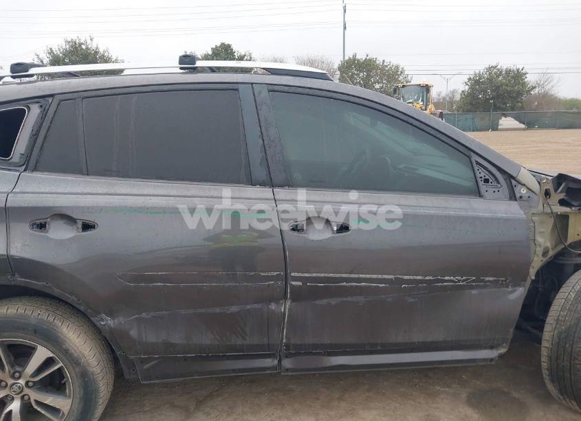 Photo 14 of 2016 Toyota Rav4 XLE (VIN 2T3RFREV2GW492714)