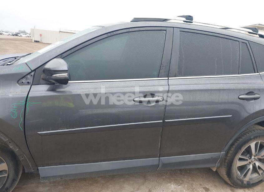 Photo 15 of 2016 Toyota Rav4 XLE (VIN 2T3RFREV2GW492714)