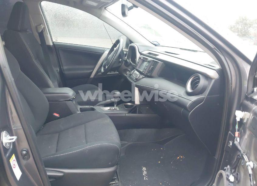 Photo 5 of 2016 Toyota Rav4 XLE (VIN 2T3RFREV2GW492714)