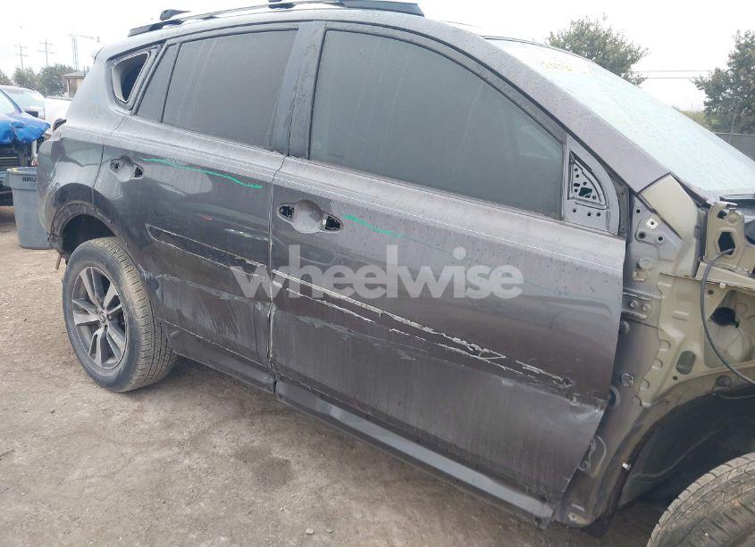 Photo 6 of 2016 Toyota Rav4 XLE (VIN 2T3RFREV2GW492714)