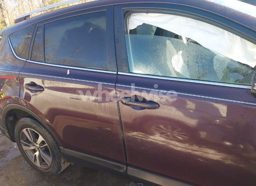 Photo 13 of 2016 Toyota Rav4 XLE (VIN 2T3RFREV2GW523265)