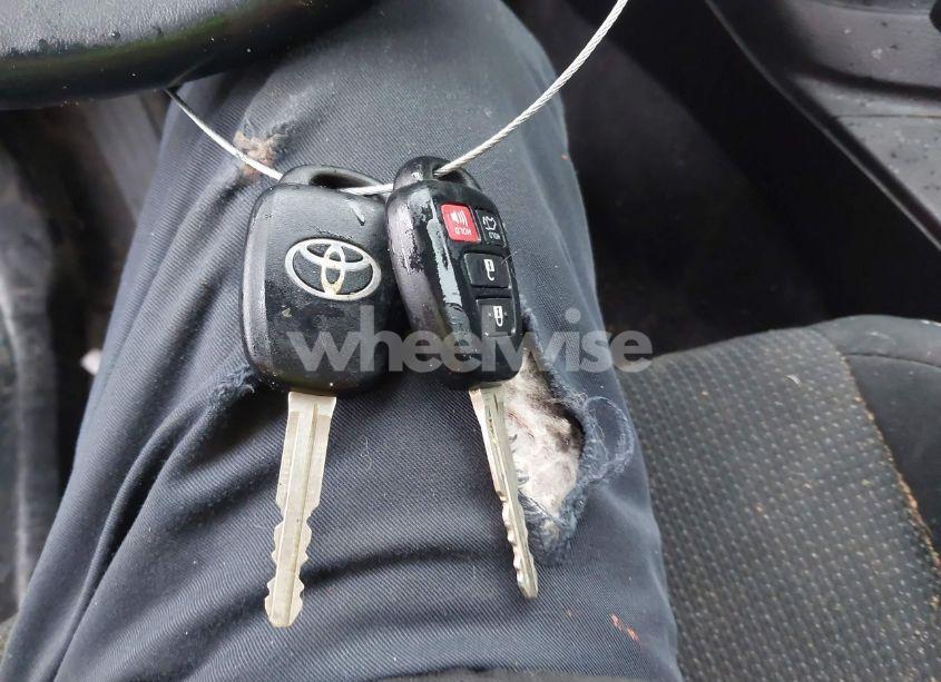 Photo 11 of 2016 Toyota Rav4 XLE (VIN 2T3RFREV2GW526344)