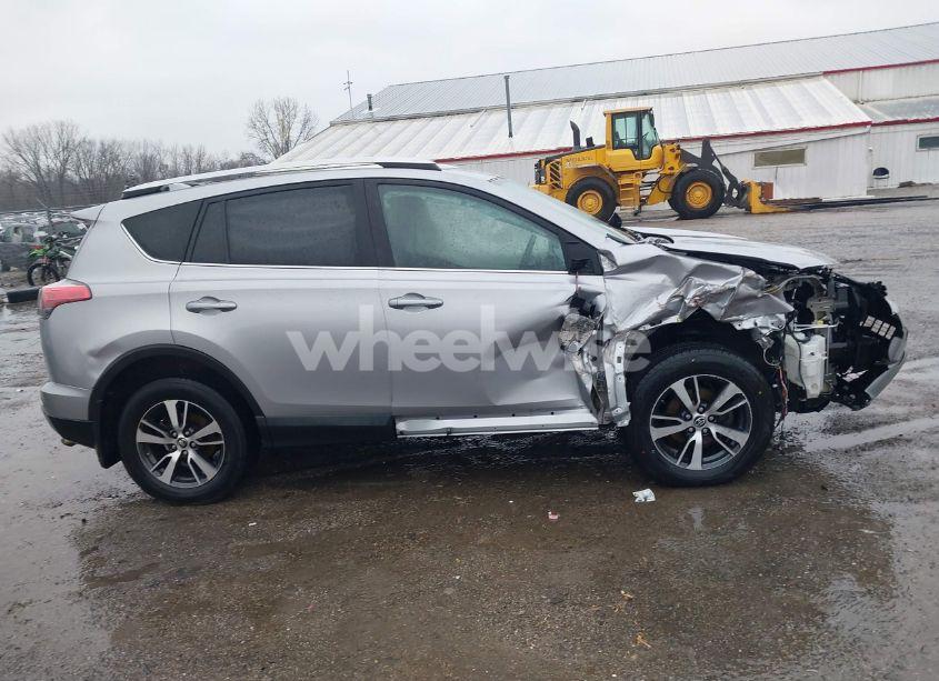 Photo 13 of 2016 Toyota Rav4 XLE (VIN 2T3RFREV2GW526344)