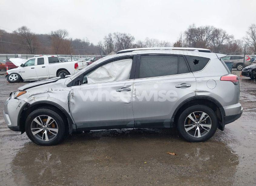Photo 14 of 2016 Toyota Rav4 XLE (VIN 2T3RFREV2GW526344)