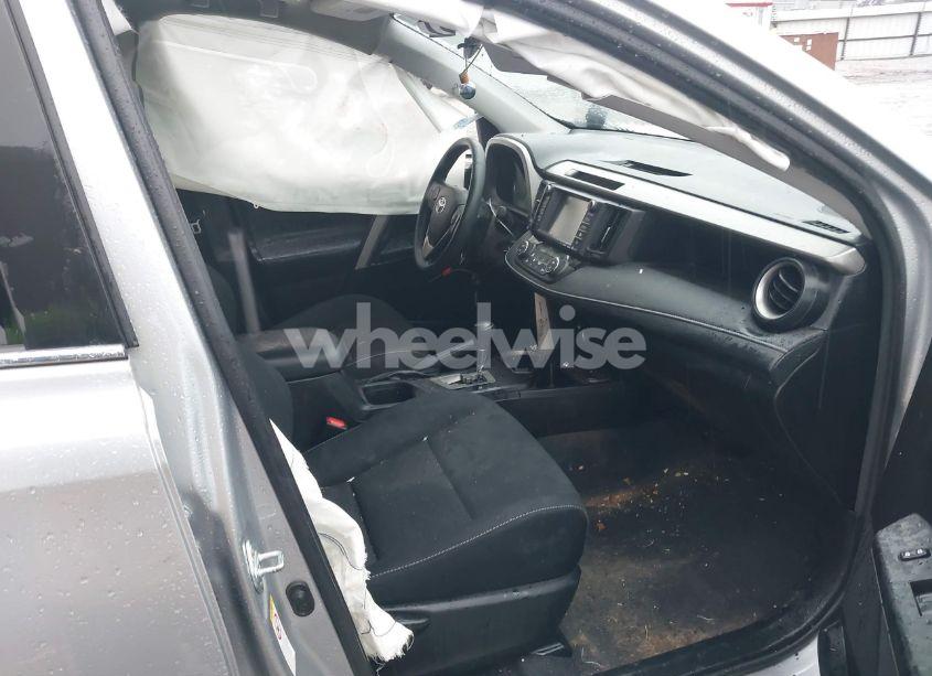 Photo 5 of 2016 Toyota Rav4 XLE (VIN 2T3RFREV2GW526344)