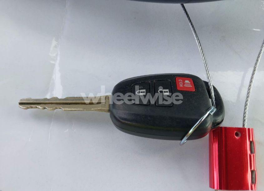 Photo 11 of 2017 Toyota Rav4 XLE (VIN 2T3RFREV2HW661051)