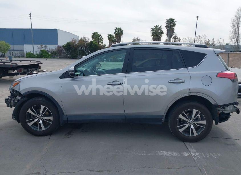 Photo 15 of 2017 Toyota Rav4 XLE (VIN 2T3RFREV2HW661051)