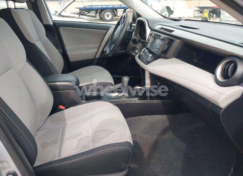 Photo 5 of 2017 Toyota Rav4 XLE (VIN 2T3RFREV2HW661051)