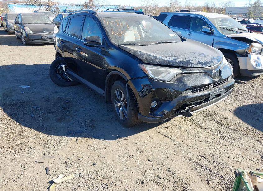 2017 Toyota Rav4 XLE (VIN 2T3RFREV2HW681493) main photo