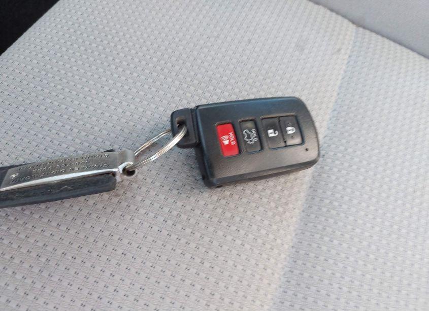 Photo 11 of 2017 Toyota Rav4 XLE (VIN 2T3RFREV2HW681493)